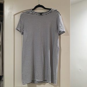 F21 Black and white T-shirt dress L